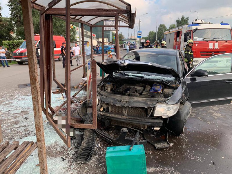 Водитель, сбивший бабушку и 16-летнего подростка на улице Миклухо-Маклая, был пьян