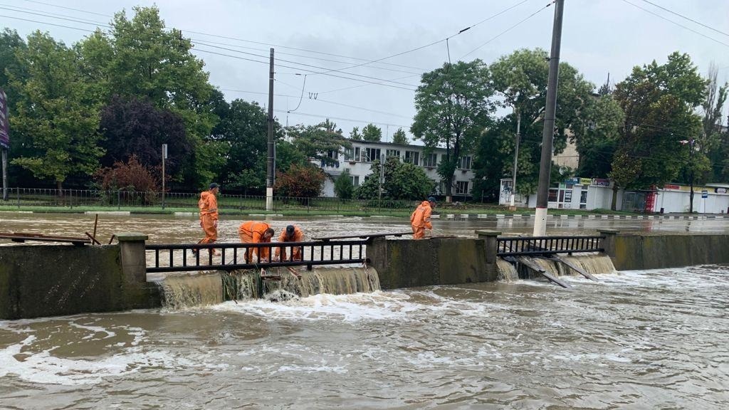 Жителей Керчи начали эвакуировать из подтопленных районов