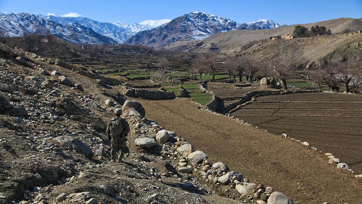 Политолог назвал вывод американских войск из Афганистана ловушкой для России