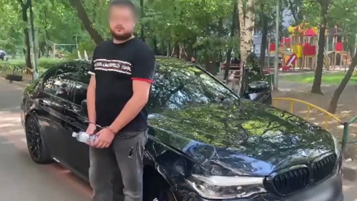 Тренер хоккейной команды похитил из квартиры своего подопечного более 25 миллионов рублей