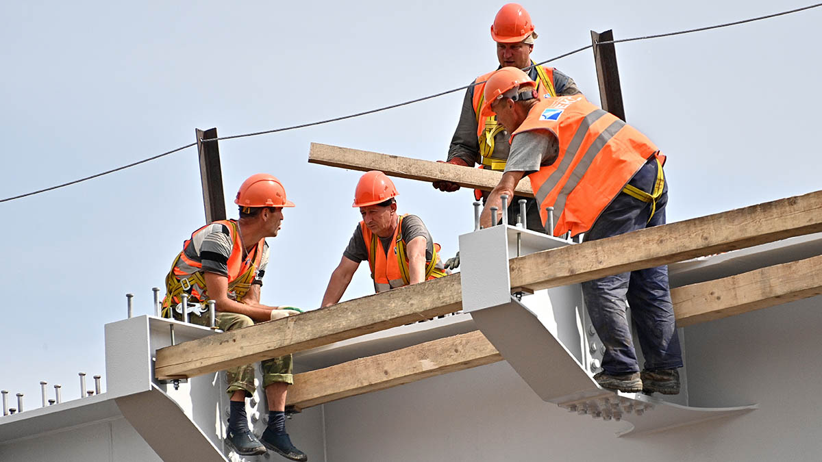 Столичные коммунальщики восстановили ключевой путепровод в центре Луганска