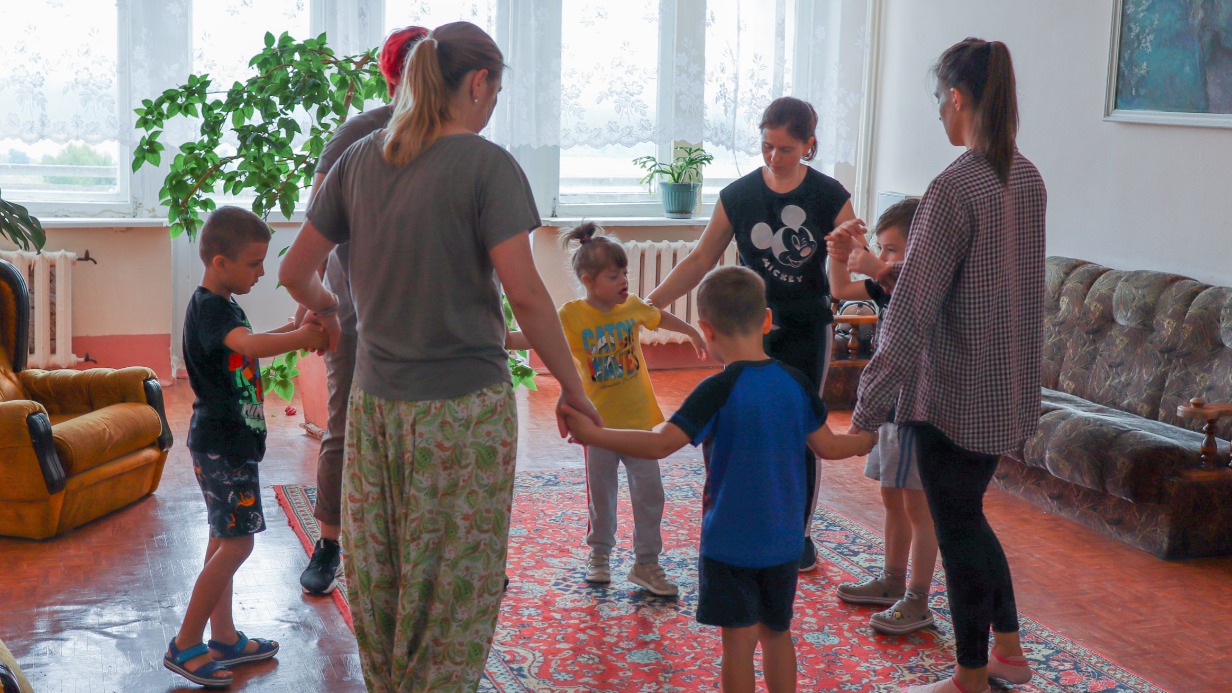 Более 80 москвичей с ментальными нарушениями присоединились к выездной реабилитации