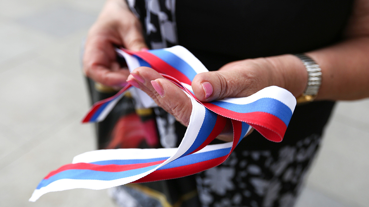 Свыше 20 тысяч лент триколора раздадут москвичам в День флага РФ