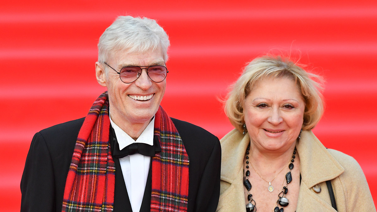 «Не хотелось есть»: жена Щербакова рассказала о состоянии заболевшего коронавирусом актера