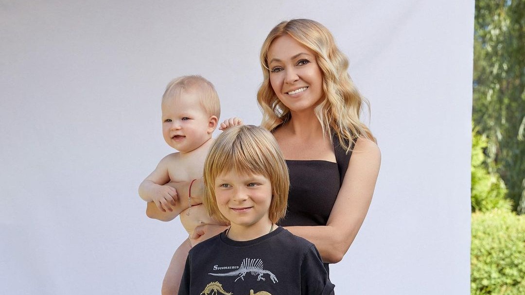 «Очаровательные блондины»: Рудковская поделилась фото подросших сыновей от Плющенко