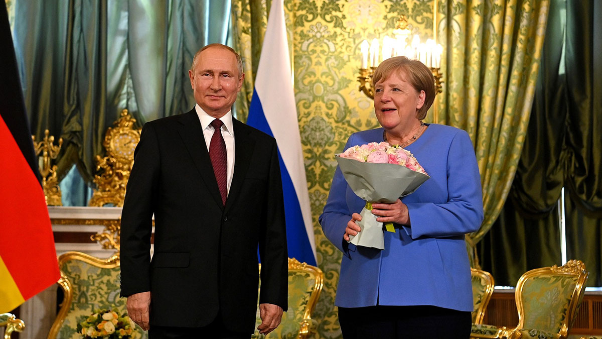 «Добрый день»: Меркель по-русски поздоровалась с Путиным в Кремле