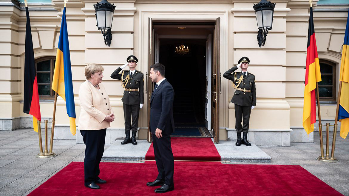Немецкого журналиста возмутил скромный прием Меркель на Украине
