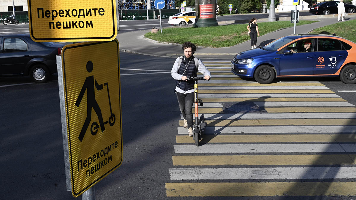 Москвичам рассказали о правилах перевозки СИМ в общественном транспорте