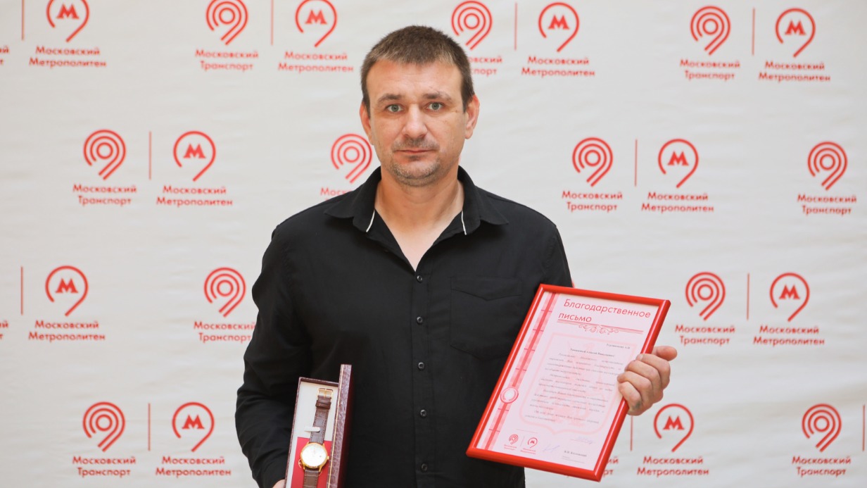 Помог адреналин: Алексей Турлянский спас мужчину, упавшего на рельсы подземки