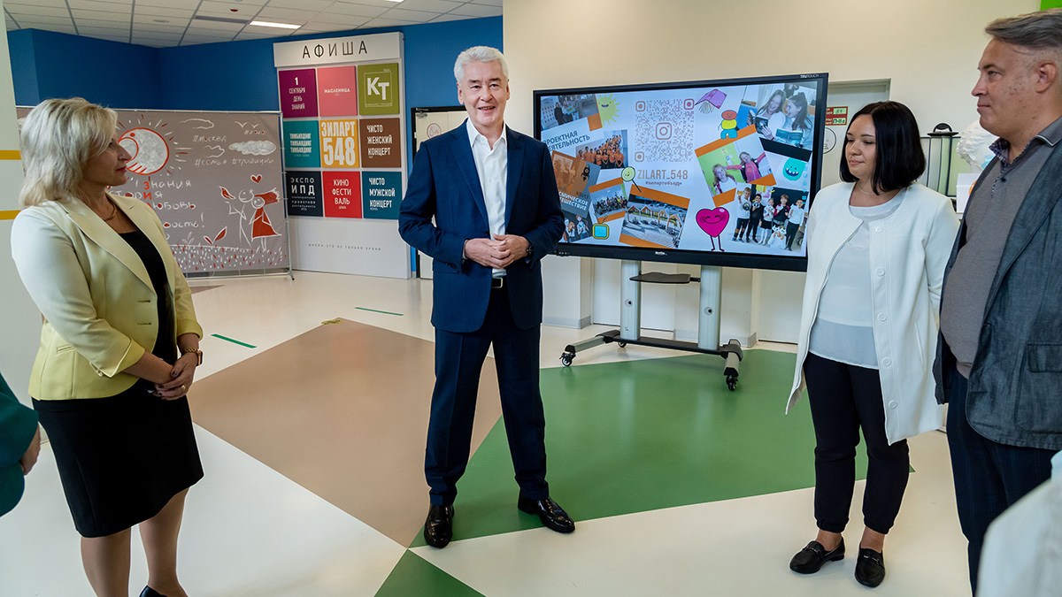 Сергей Собянин предложил отменить для учителей обязательное ношение масок