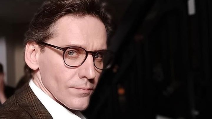 «Против романов с актрисами»: актер Юрий Батурин — о влюбленности и работе дальнобойщиком