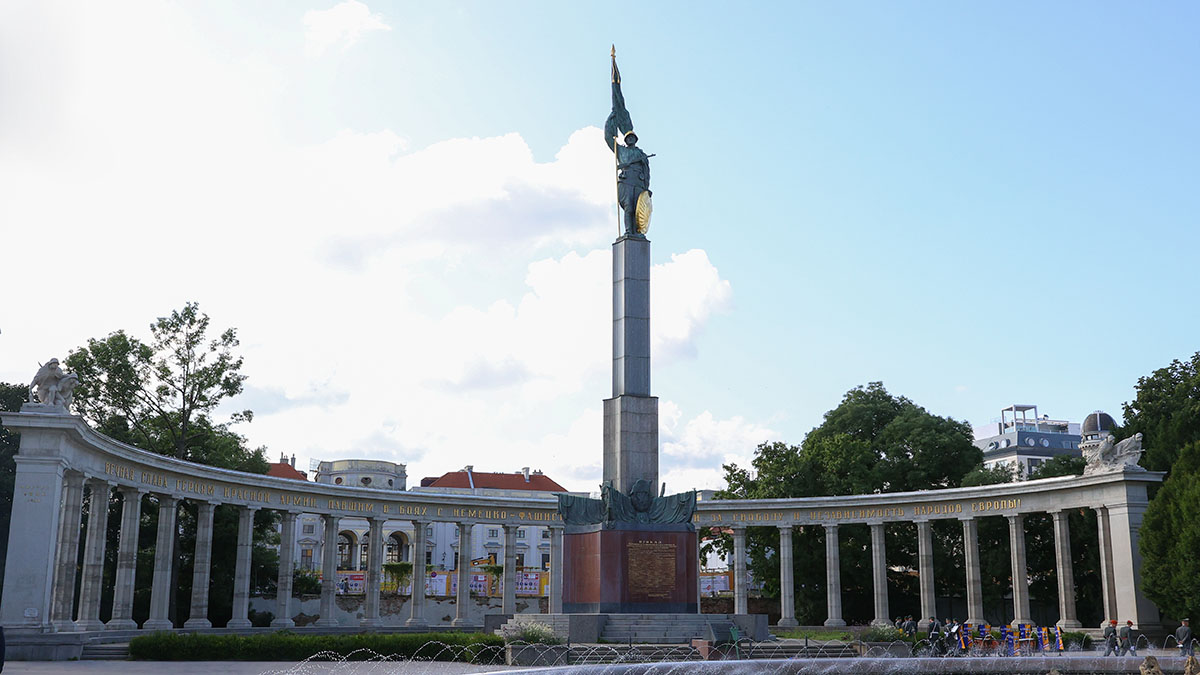 Посол России заявил, что оскверненный памятник в Вене привели в порядок