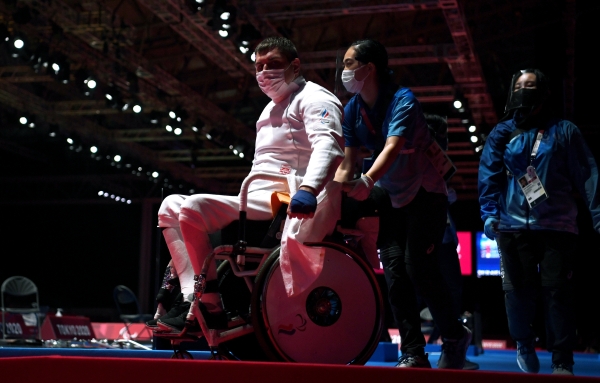 Фехтовальщик Кузюков принес России шестую золотую медаль Паралимпиады в Токио