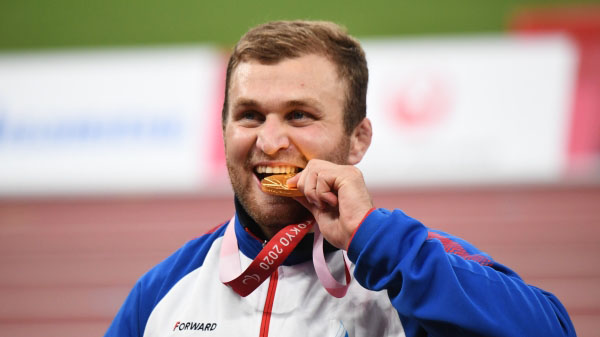 Россиянин Хинчагов завоевал золото Паралимпиады в Токио в толкании ядра