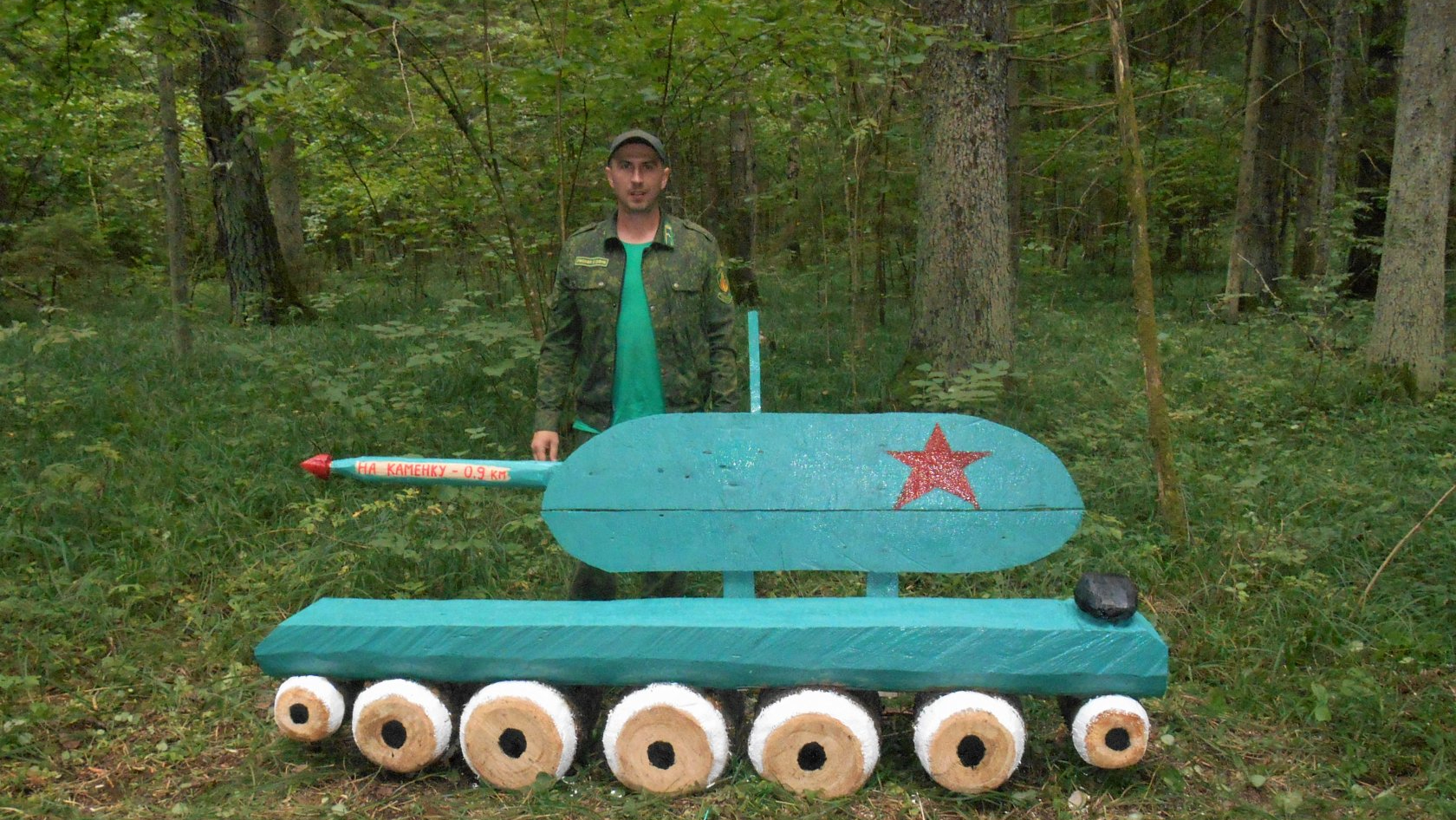 Более 700 лавочек-навигаторов установили в подмосковных лесах