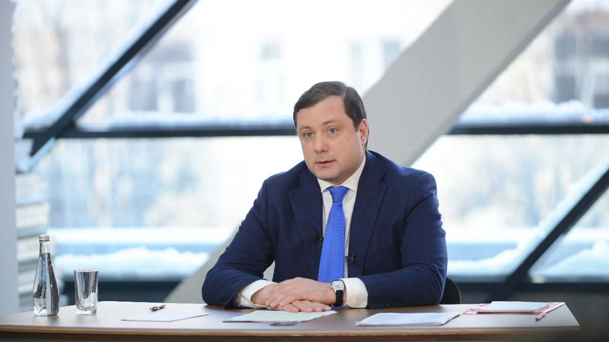 Губернатор Смоленской области серьезно травмировал ногу во время игры в баскетбол