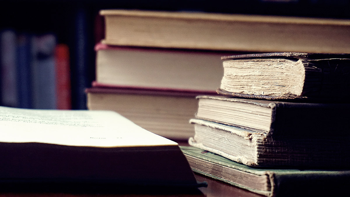 Какое ударение в слове «звонит»: нормы русского языка