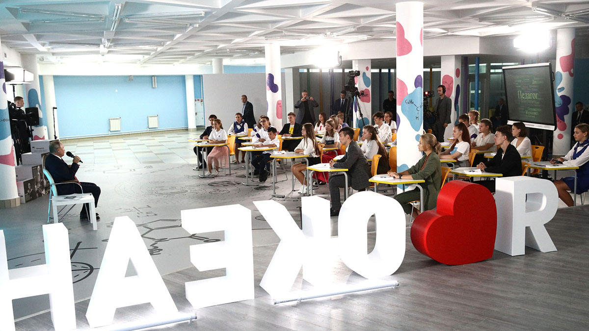 Путин поздравил школьников и учителей с Днем знаний