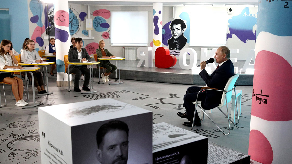 Путин поддержал идею о введении дополнительного курса истории в школах