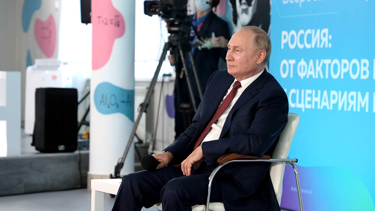 Путин призвал не позволять «болтунам» говорить, что можно было сдать Ленинград немцам