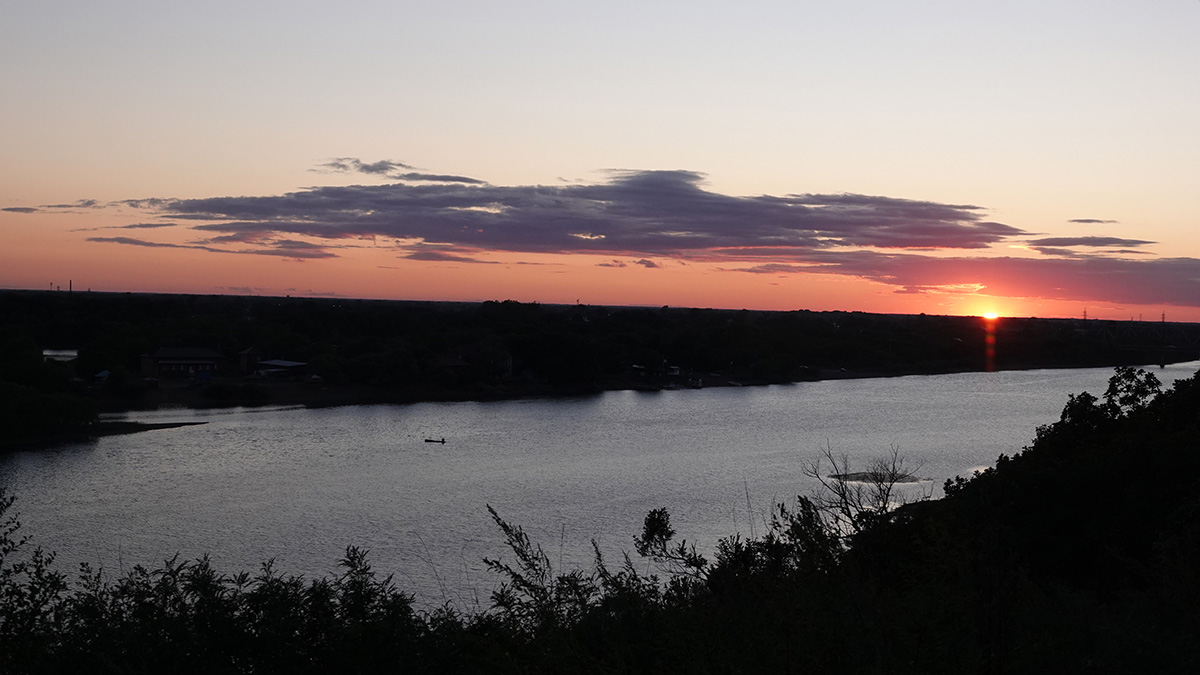 Голый мужчина предлагал школьникам покататься на сапборде в Подмосковье