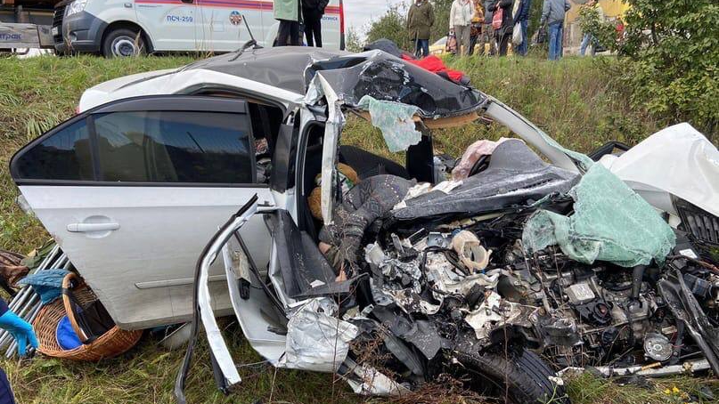 Один человек погиб в результате ДТП с участием автобуса и легковушки в Подмосковье