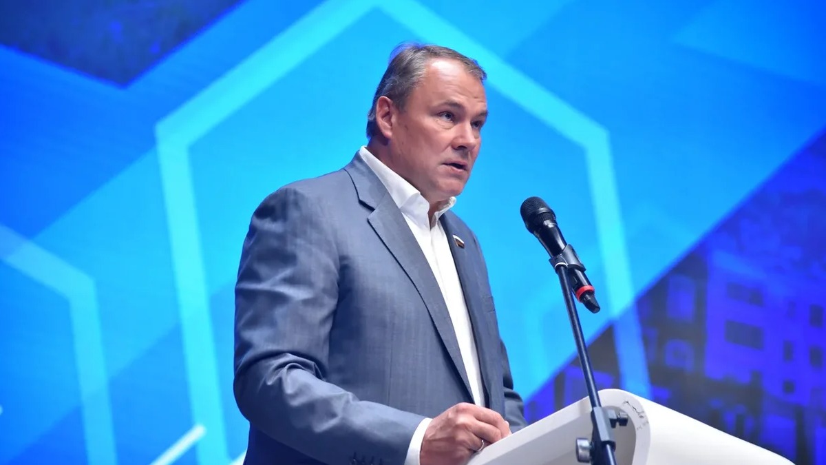 Толстой пригласил врачей ковидных больниц в Госдуму обсудить QR-коды