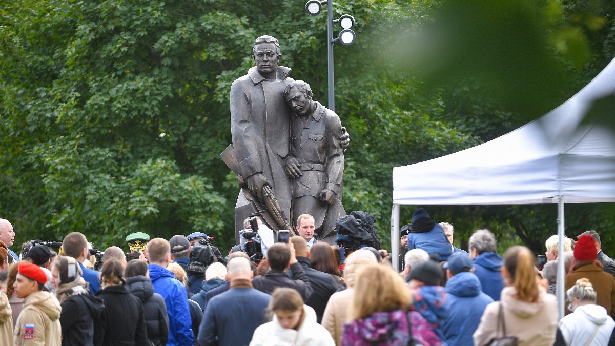 Памятник 13-й Ростокинской дивизии открыли в Москве