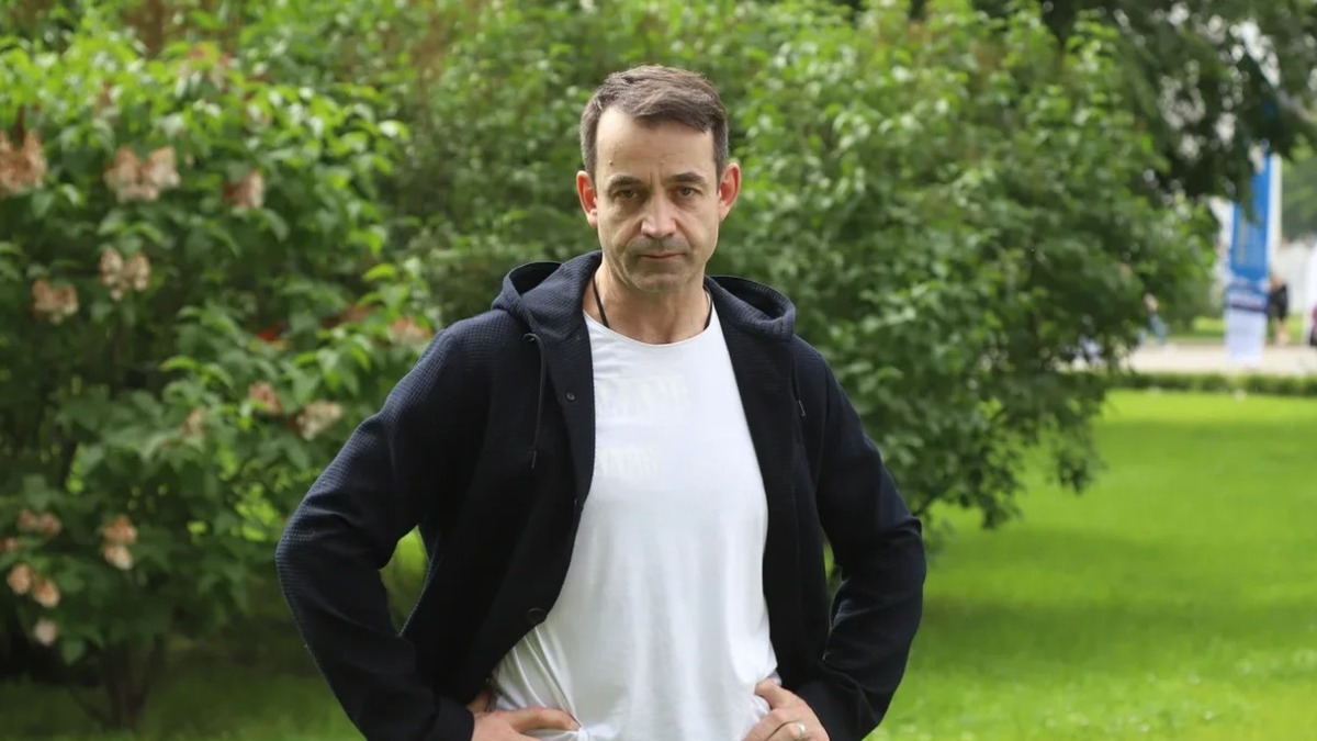 В доме, где проживает Дмитрий Певцов, объявлена эвакуация в связи с угрозой взрыва