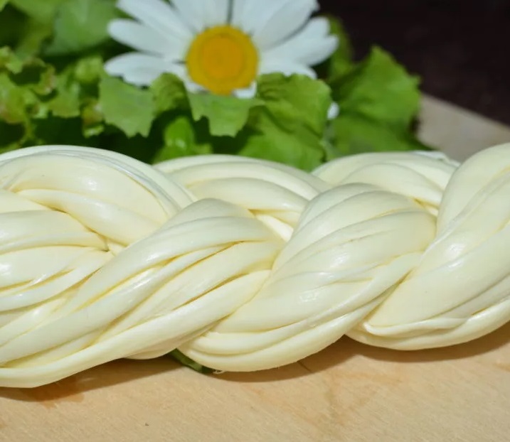 Рекорд на самый длинный плетеный сыр в мире установили в Красногорске