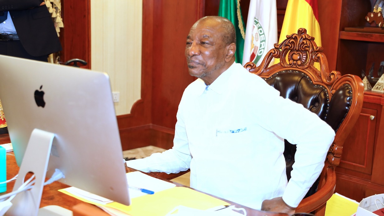 Военные мятежники задержали президента Гвинеи Альфу Конде