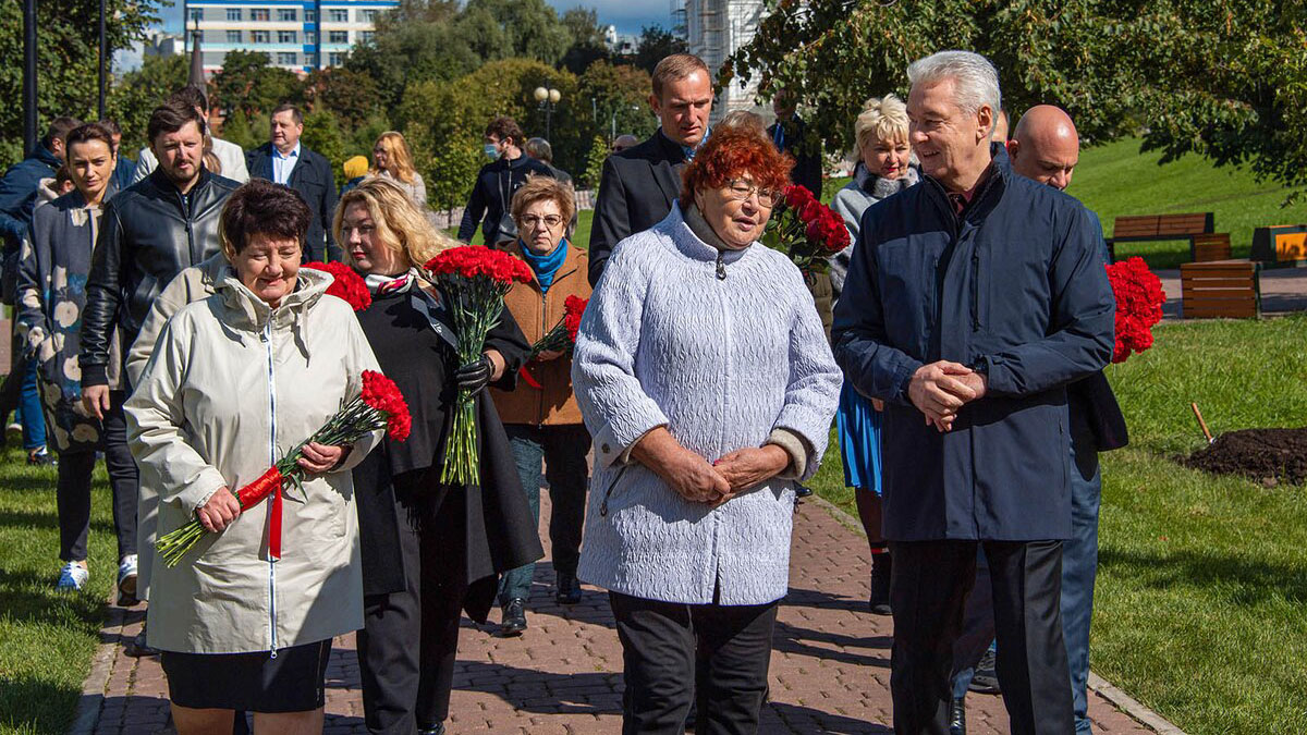 Сергей Собянин возложил цветы к новому памятнику ополченцам в Москве