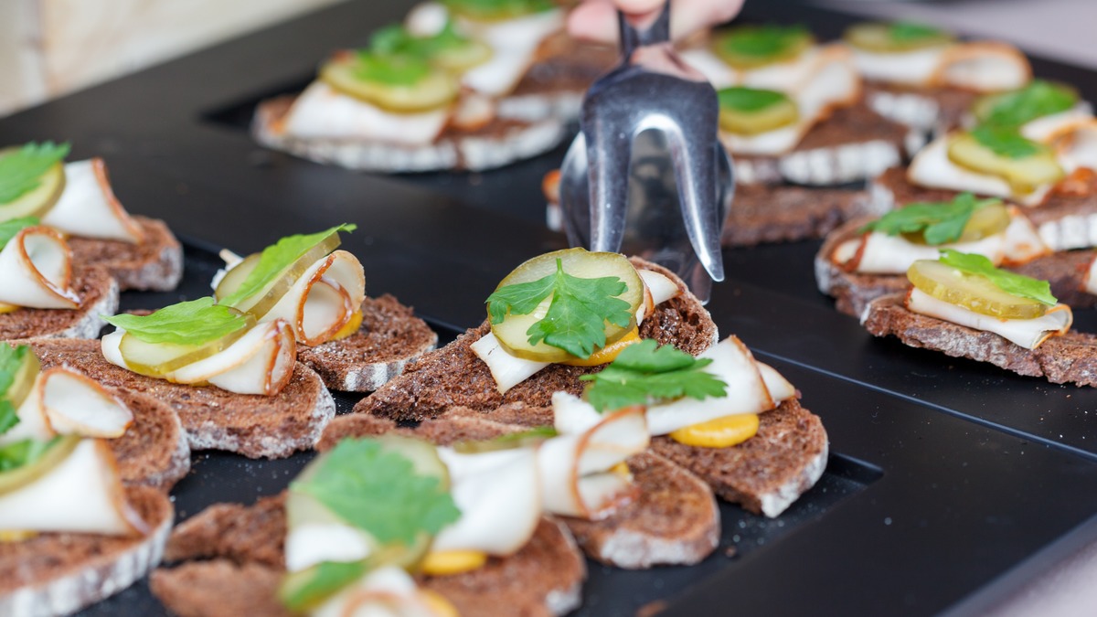 Врач-генетик объяснила, как сало помогает сохранять молодость