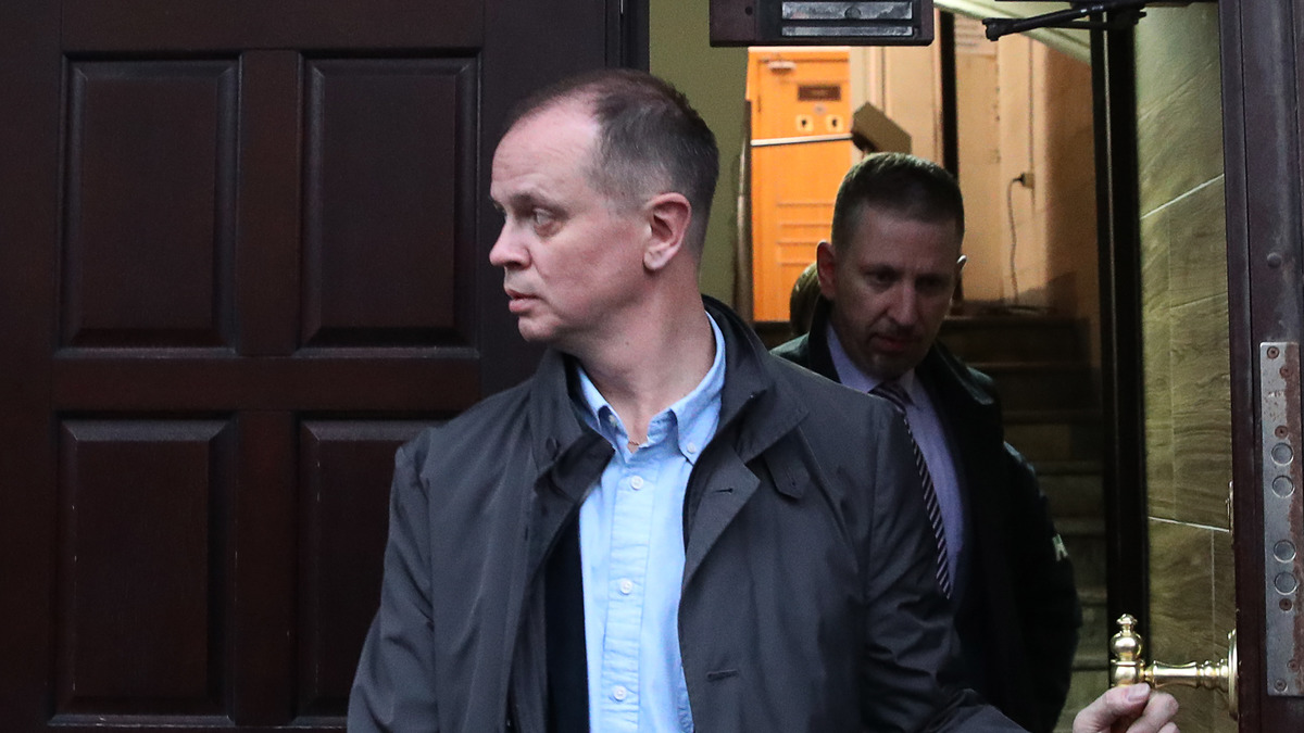 Адвокат Ивана Сафронова уехал из России