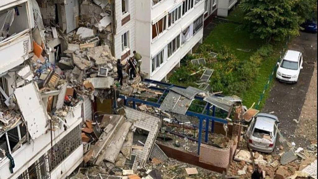 Спасатели извлекли тело девушки из-под завалов на месте взрыва газа в Ногинске