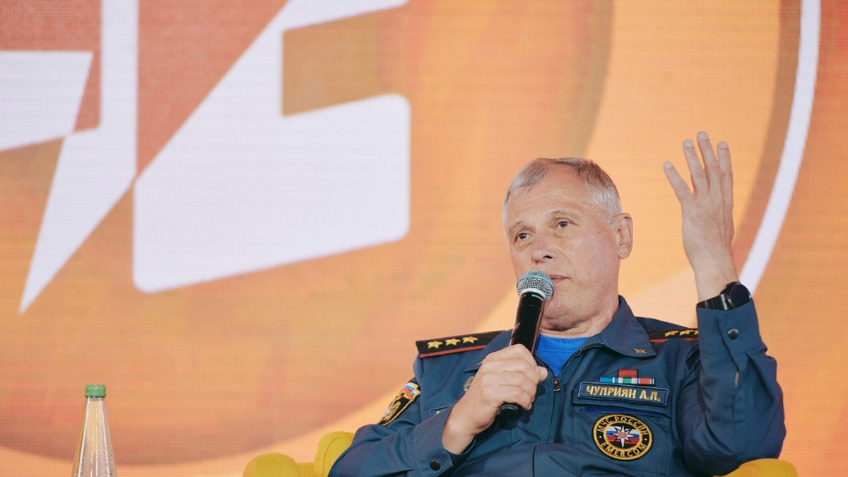 Исполняющим обязанности главы МЧС станет Александр Чуприян