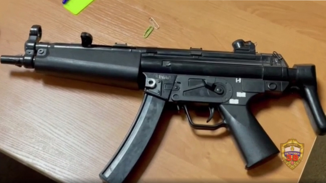 Мужчина с игрушечным автоматом напугал прохожих на востоке Москвы