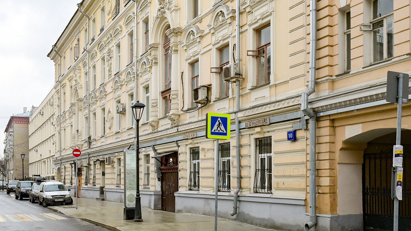 Напольную плитку в доходном доме Коровина в центре Москвы отреставрировали