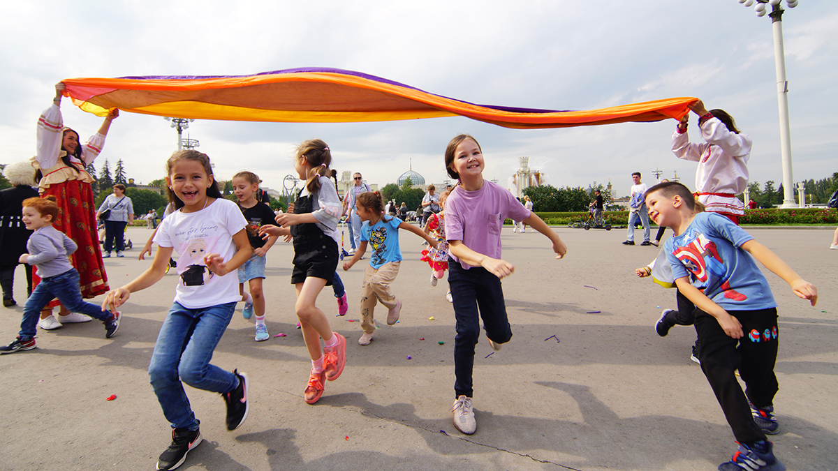 Врач рассказал о малоизученном вирусе, которым заболевают дети во всем мире