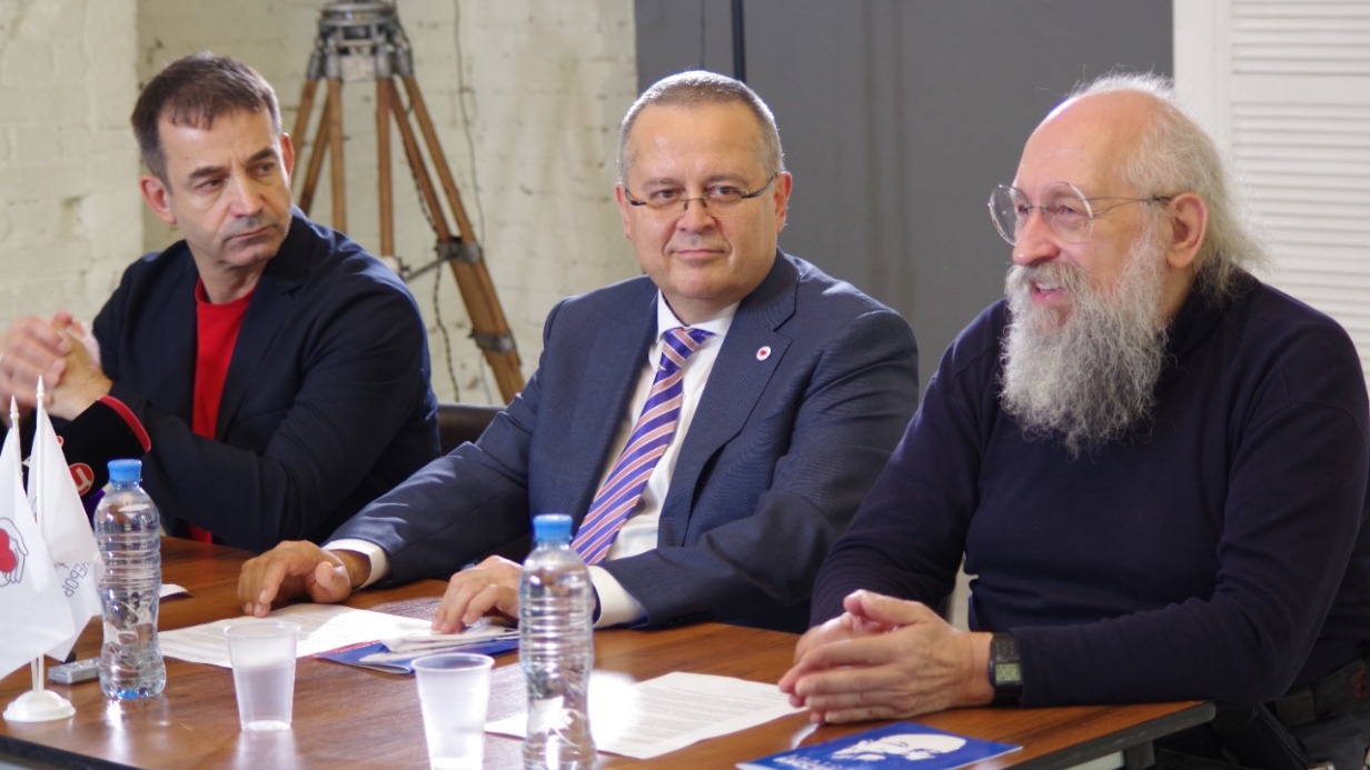 Эрудит Анатолий Вассерман, актёр Дмитрий Певцов и заслуженный врач России Эрик Праздников договорились о коалиции в парламенте