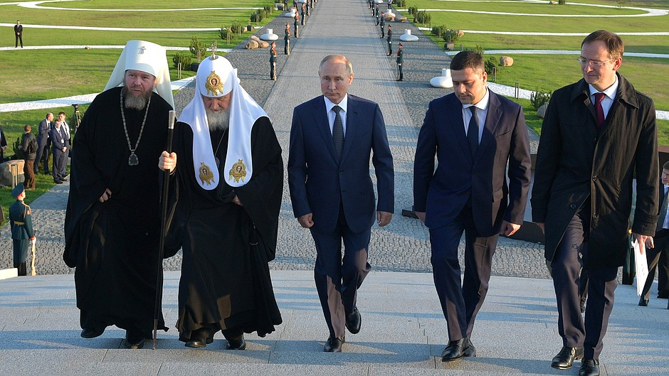 Путин открыл мемориал Александру Невскому на Чудском озере