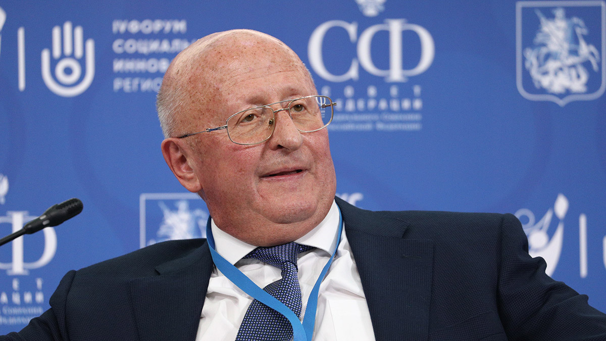 Гинцбург заявил, что Минздрав скоро разрешит исследования «коктейля из антител» от COVID-19