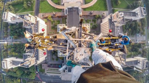 Участница подъема на главное здание МГУ рассказала, зачем она это сделала 