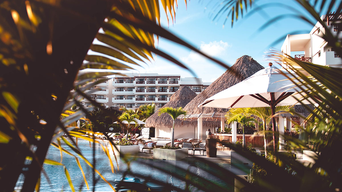 Более 10 человек погибли в результате обрушения крыши в ночном клубе Доминиканы