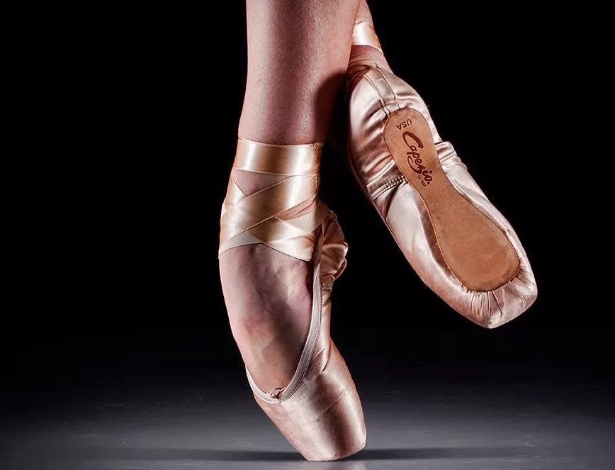 Украинская чиновница станцевала для мэра Черноморска «Лебединое озеро»