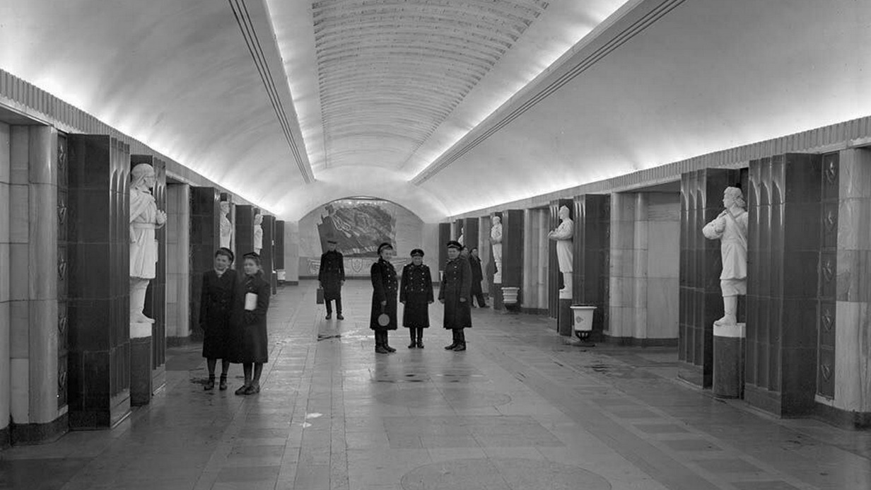 Метро бауманская москва. Метро Бауманская 1944. Станция «Бауманская» Московского метрополитена. Станция метрополитена «Бауманская»,. 1938—1944 — Станция метро «Бауманская».