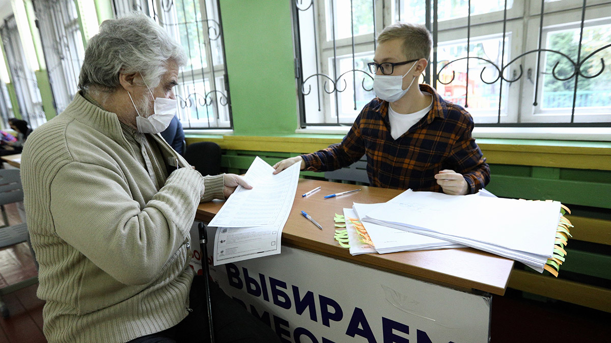 Почти 100 жалоб поступило в ЦИК на возможное принуждение к голосованию