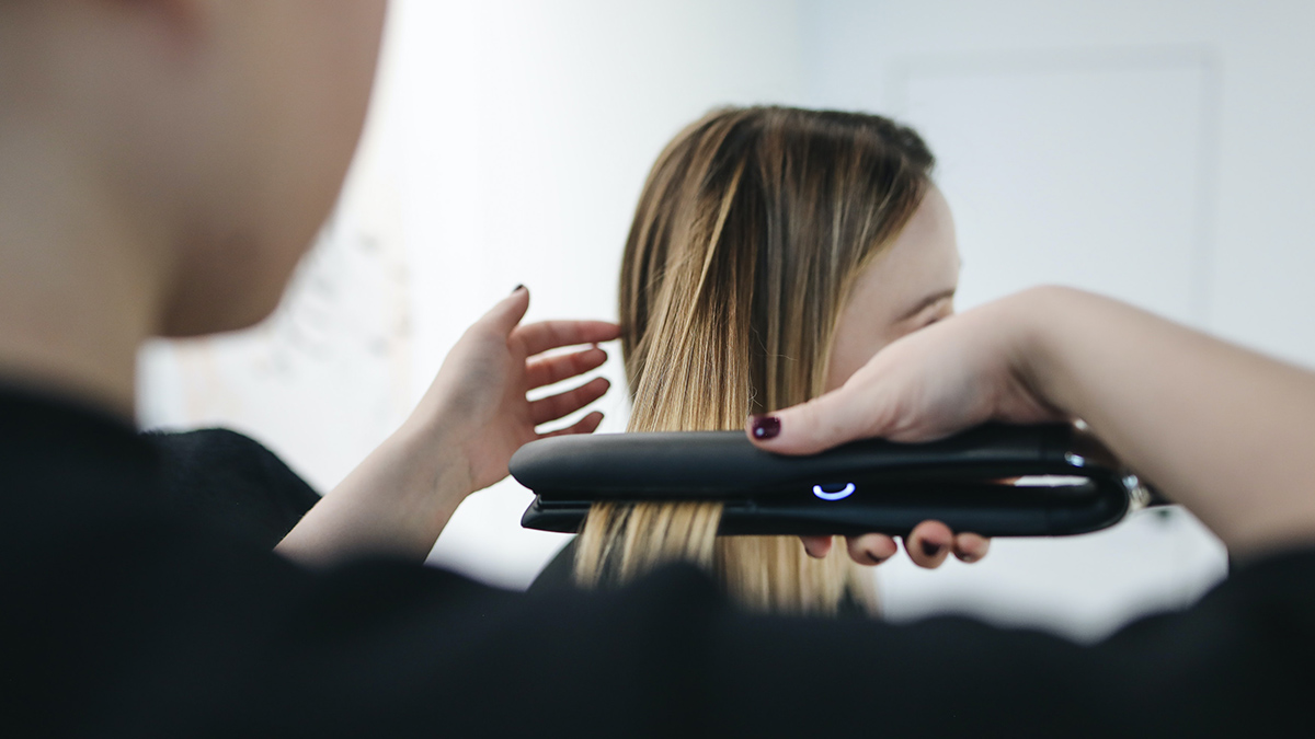 Стилисты назвали самые распространенные ошибки при укладке волос