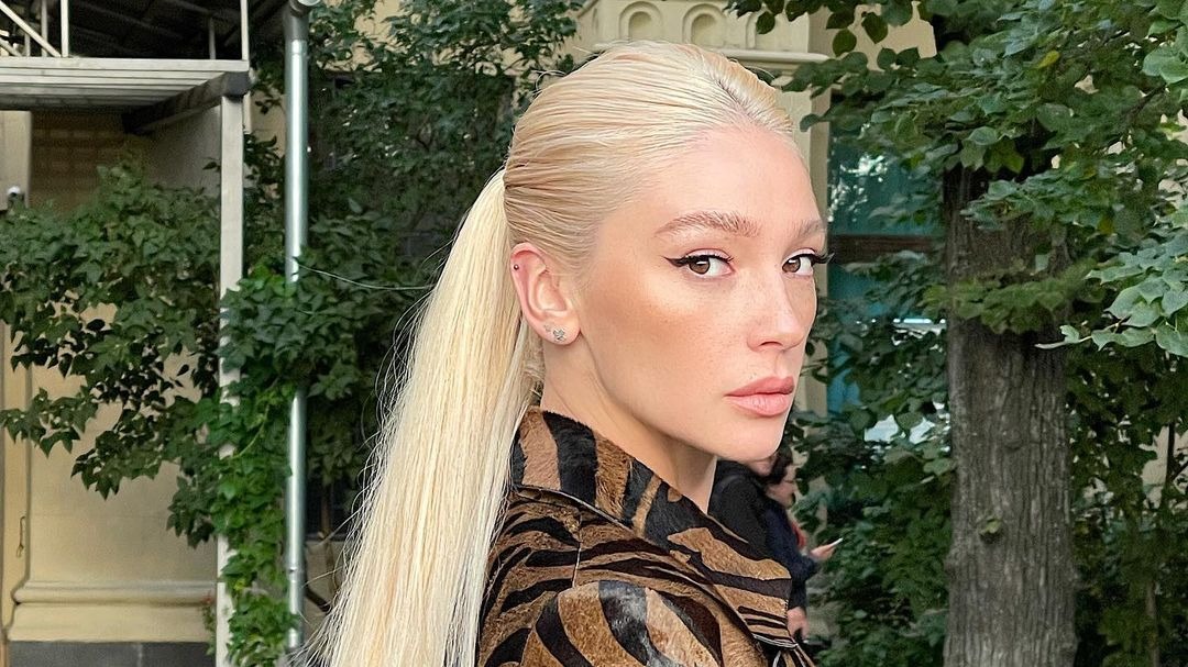 Настя Ивлеева пофлиртовала с Егором Кридом и прыгнула ему на руки