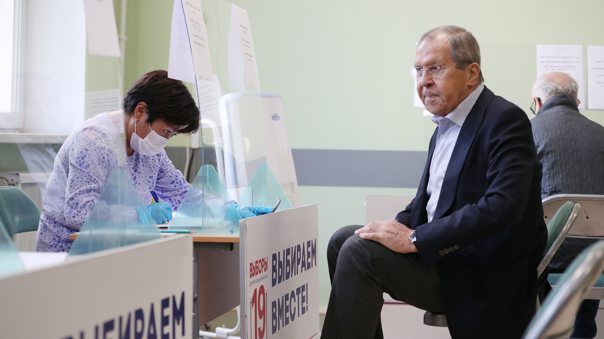 Сергей Лавров проголосовал на выборах в Госдуму на избирательном участке в Москве